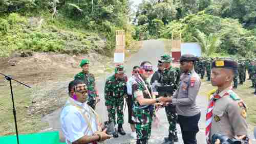 Danrem 181/PVT Bersama Bupati Sorong Selatan Resmi Buka TMMD Ke-129 TA 2026, Wujudkan Sinergi Membangun Negeri dari Desa Danrem 181/PVT Bersama Bupati Sorong Selatan Resmi Buka TMMD Ke-129 TA 2026, Wujudkan Sinergi Membangun Negeri dari Desa