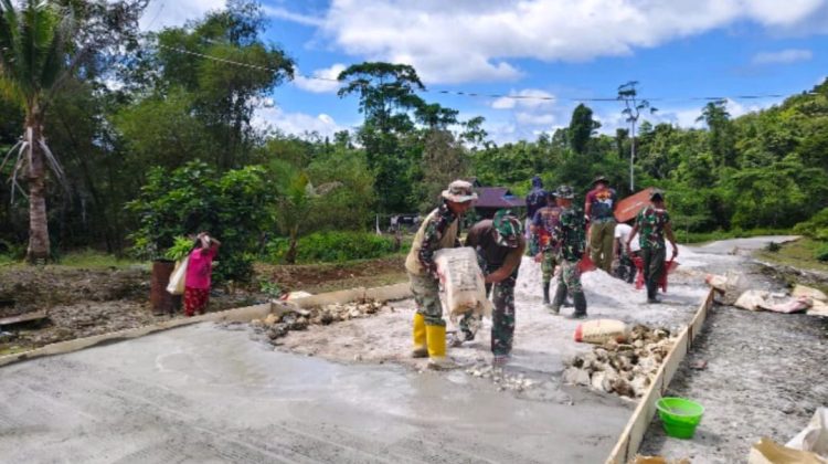 Turun Langsung ke Lapangan, Dansatgas TMMD Ke-129 Kodim 1807/Sorsel Kobarkan Semangat Gotong Royong Warga
