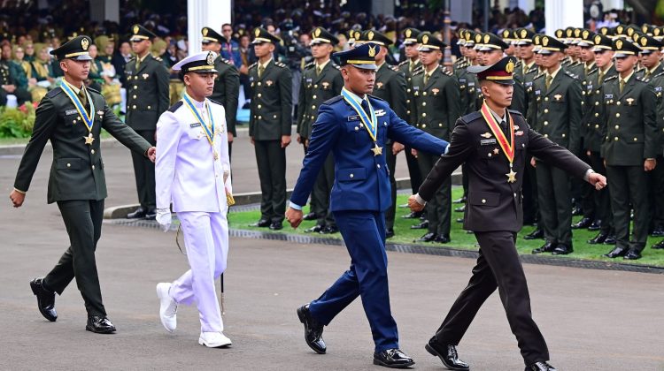 Panglima TNI Hadiri Upacara Prasetya Perwira (Praspa) TNI dan Polri Tahun 2026 di Istana Negara