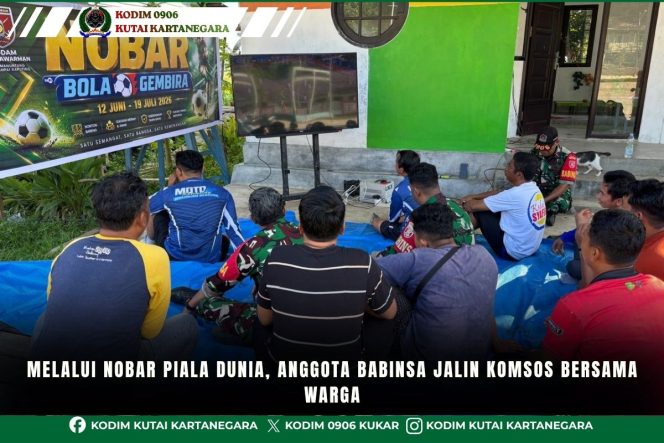 
Melalui Nobar Piala Dunia, Anggota Babinsa Jalin Komsos Bersama Warga