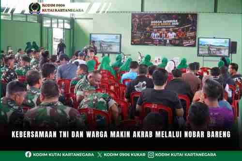 Kebersamaan TNI Dan Warga Makin Akrab Melalui Nobar Bareng Kebersamaan TNI Dan Warga Makin Akrab Melalui Nobar Bareng