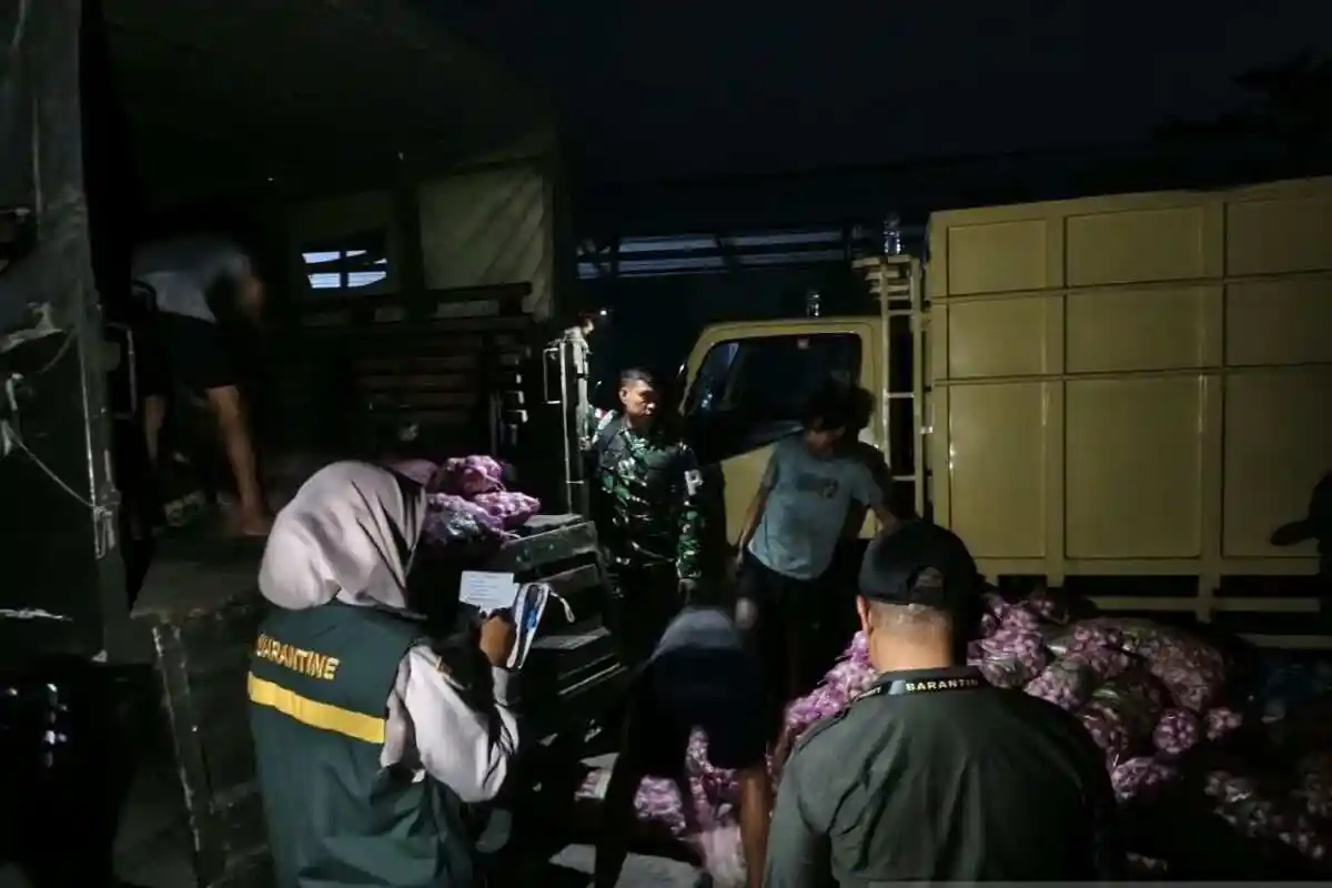 Penemuan Komoditas Bawang Impor Ilegal di Natuna