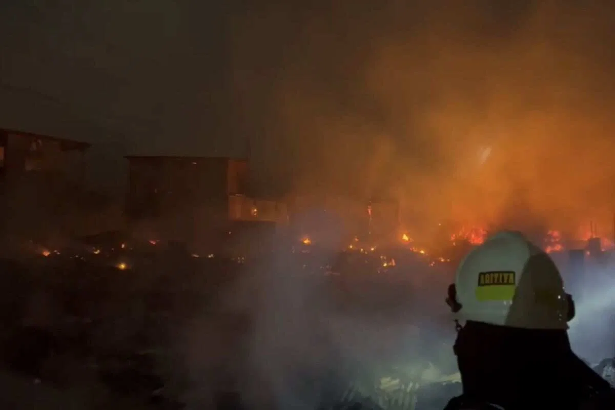 Kebakaran Hebat di Muara Angke: 60 Rumah Rentan Terbakar