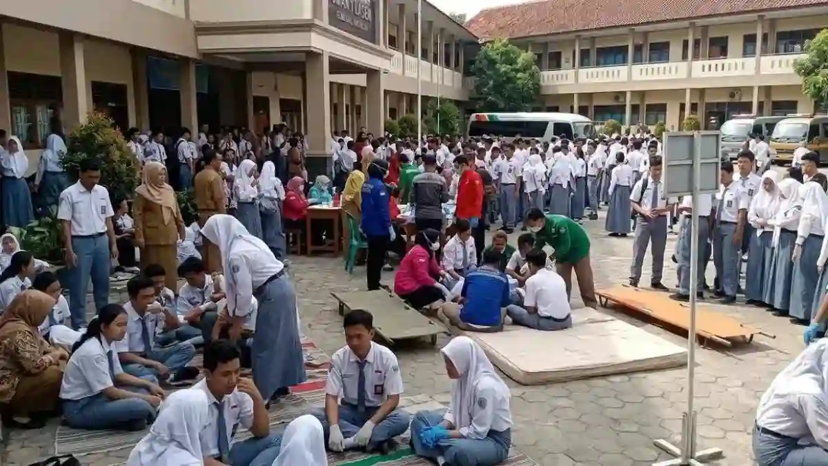 Krisis Kesehatan di SMAN 1 Lasem Rembang akibat Keracunan Makanan Krisis Kesehatan di SMAN 1 Lasem Rembang akibat Keracunan Makanan