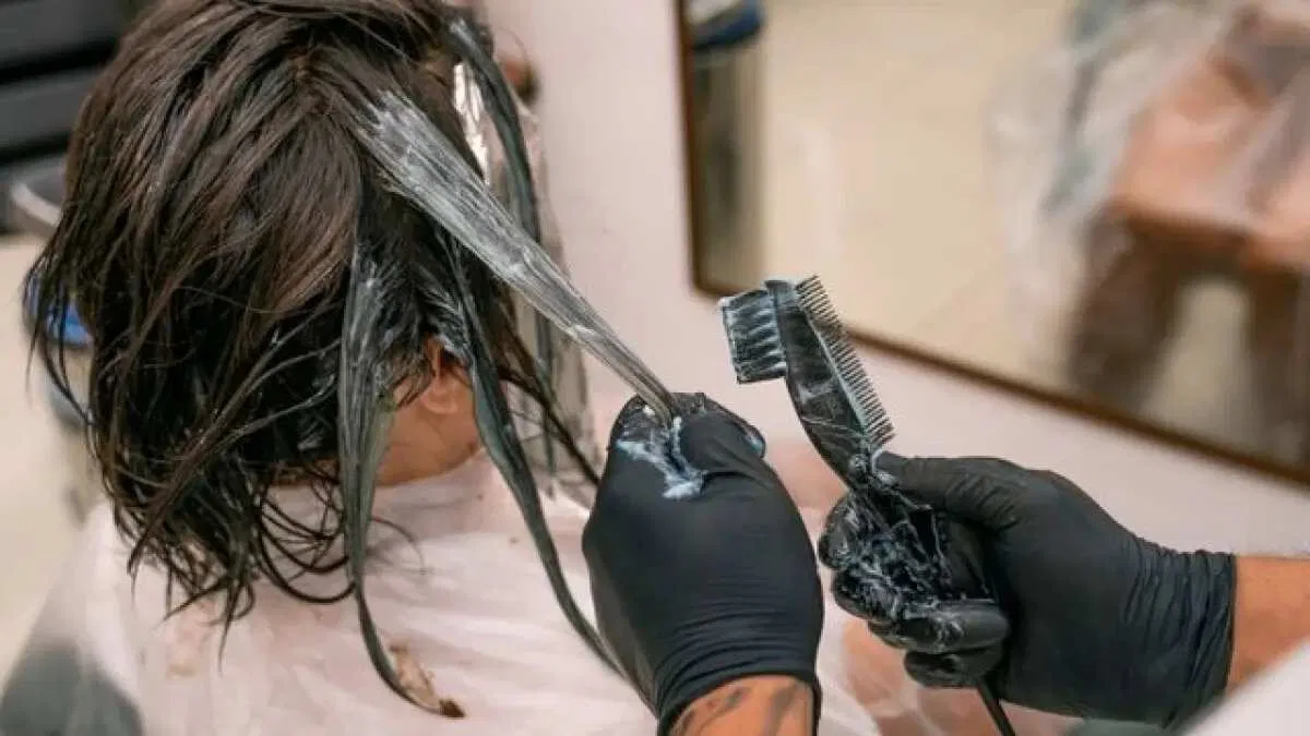 Metode Aman Menghapus Noda Cat Rambut di Kulit