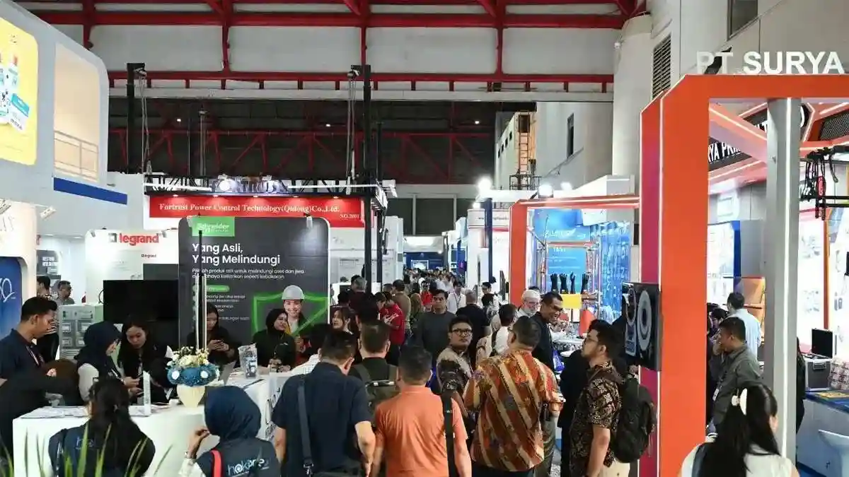 Peran Indonesia sebagai Hub Konektivitas Regional Peran Indonesia sebagai Hub Konektivitas Regional