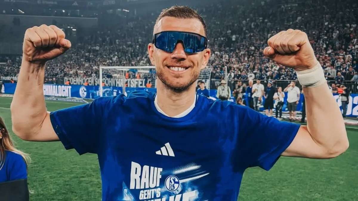 Edin Dzeko Resmi Pensiun dari Timnas Bosnia-Herzegovina Edin Dzeko Resmi Pensiun dari Timnas Bosnia-Herzegovina