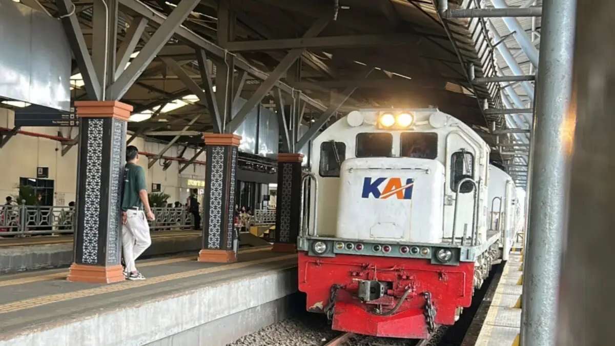 Abu Vulkanik Anak Krakatau dan Dampaknya Terhadap Operasional Kereta Api Abu Vulkanik Anak Krakatau dan Dampaknya Terhadap Operasional Kereta Api