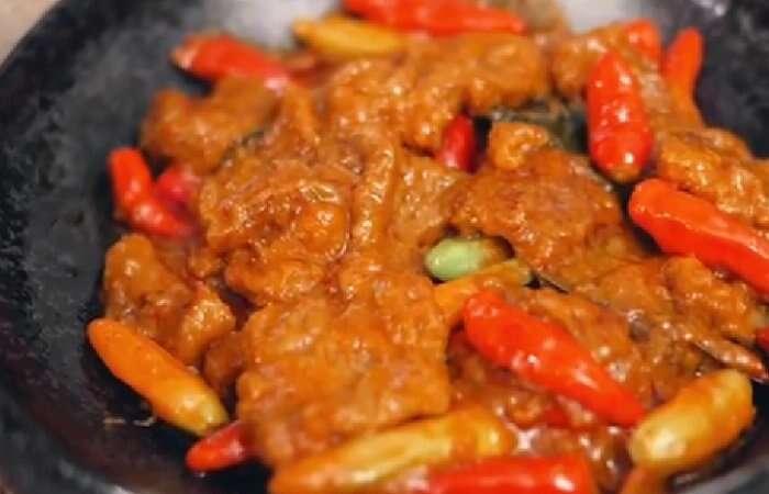 Membuat Sambal Krecek Empuk Bersantan yang Lezat Membuat Sambal Krecek Empuk Bersantan yang Lezat