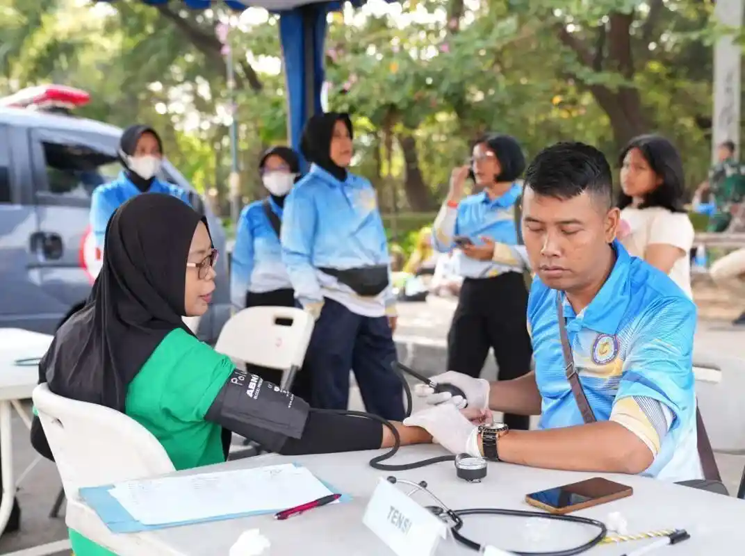 Pemeriksaan Kesehatan Gratis oleh TNI di Jakarta dalam Rangka HUT ke-81 Pemeriksaan Kesehatan Gratis oleh TNI di Jakarta dalam Rangka HUT ke-81