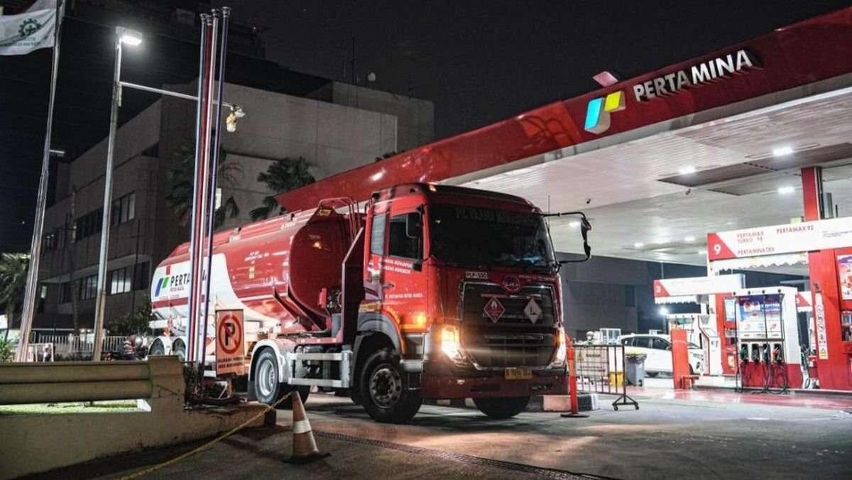 Pertamina Tindak Tegas Pelanggaran Penyaluran BBM di Sumatera Barat Pertamina Tindak Tegas Pelanggaran Penyaluran BBM di Sumatera Barat