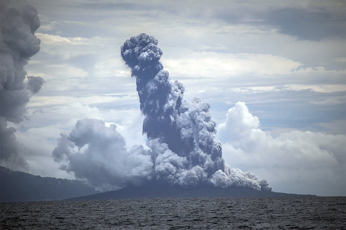Asal Usul Dentuman Keras Saat Erupsi Anak Krakatau Asal Usul Dentuman Keras Saat Erupsi Anak Krakatau