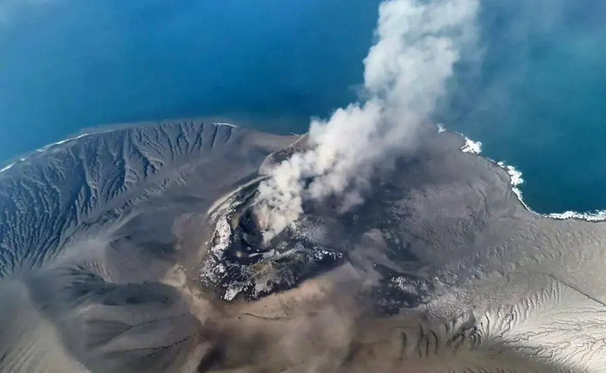Pergerakan Abu Vulkanik Anak Krakatau dan Dampaknya Terhadap Penerbangan Pergerakan Abu Vulkanik Anak Krakatau dan Dampaknya Terhadap Penerbangan