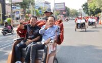 Serah Terima 200 Becak Listrik untuk Pengemudi di Cirebon Serah Terima 200 Becak Listrik untuk Pengemudi di Cirebon