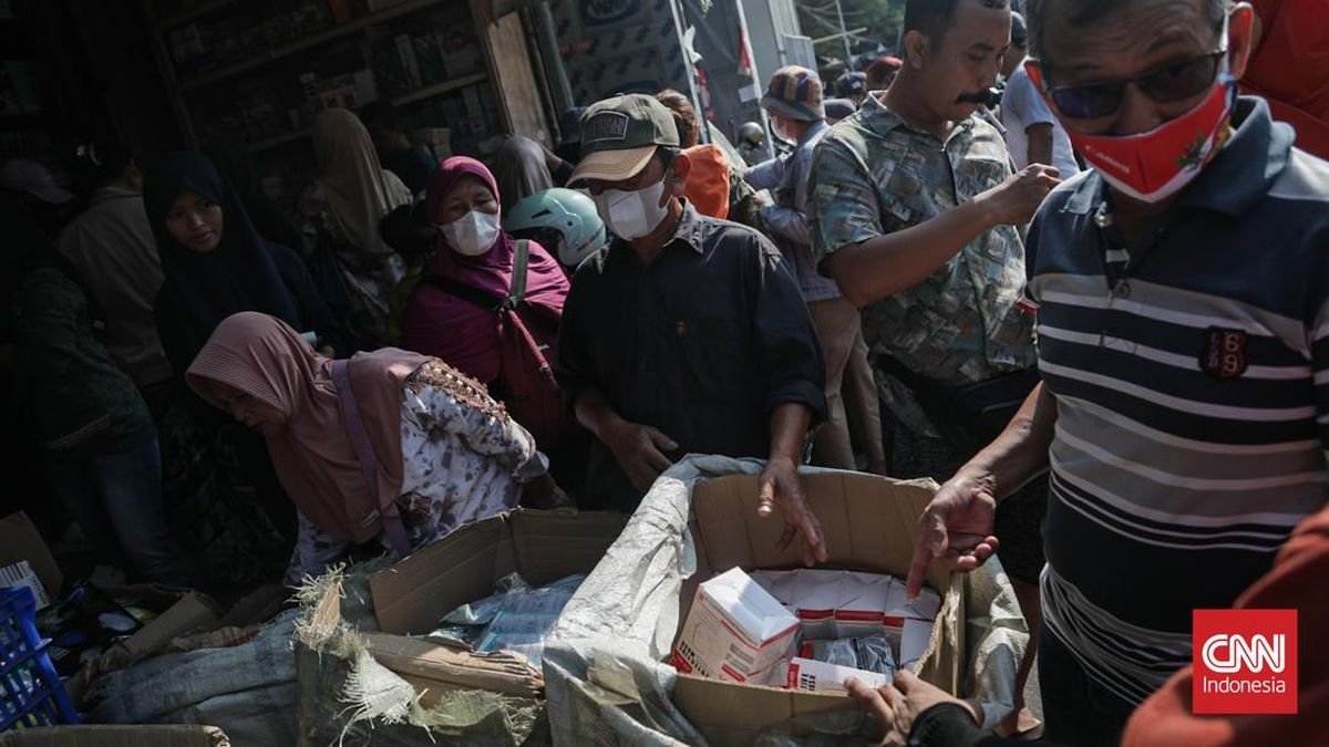Bantuan Masker Gratis untuk Warga PIK Terdampak Erupsi Bantuan Masker Gratis untuk Warga PIK Terdampak Erupsi
