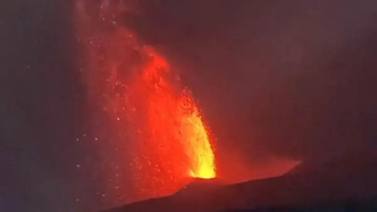 Gunung Anak Krakatau: Aktivitas Terbaru dan Dampaknya Gunung Anak Krakatau: Aktivitas Terbaru dan Dampaknya