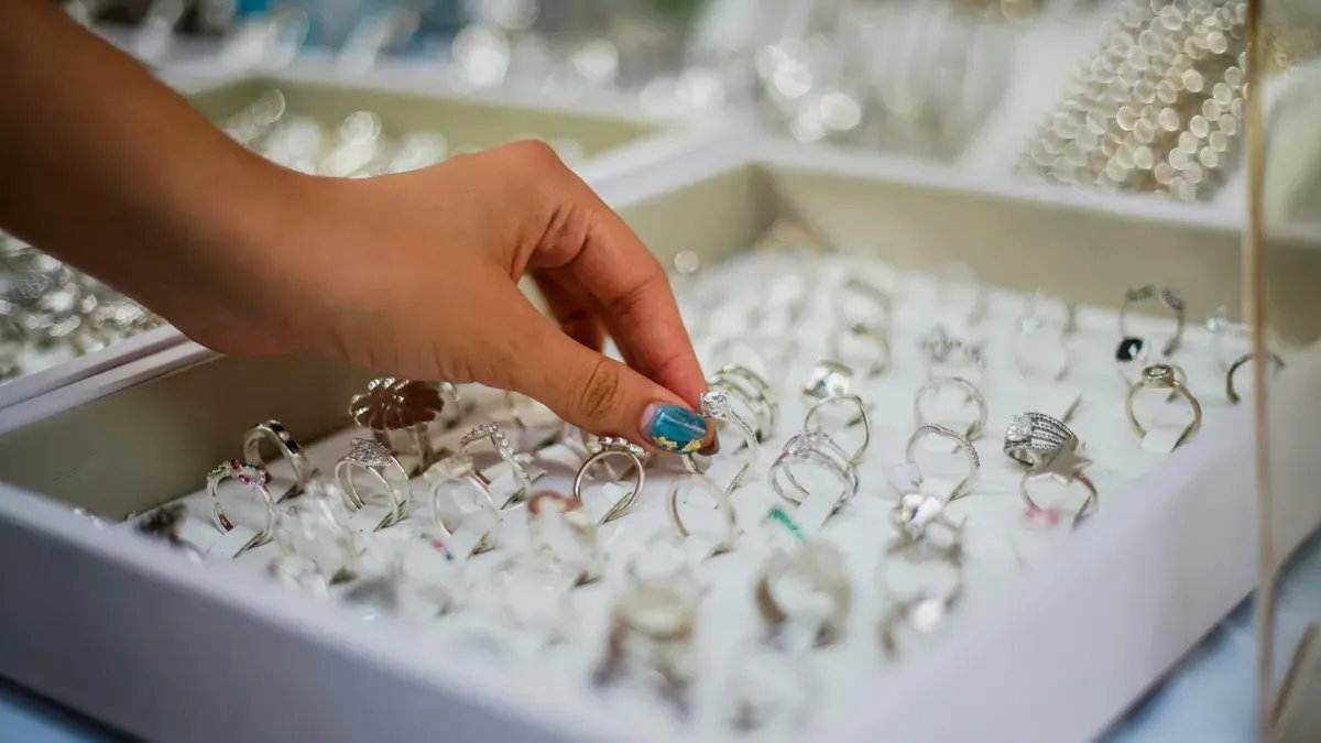 Penurunan Harga Emas Perhiasan 24 Karat di Indonesia pada 11 September 2026 Penurunan Harga Emas Perhiasan 24 Karat di Indonesia pada 11 September 2026