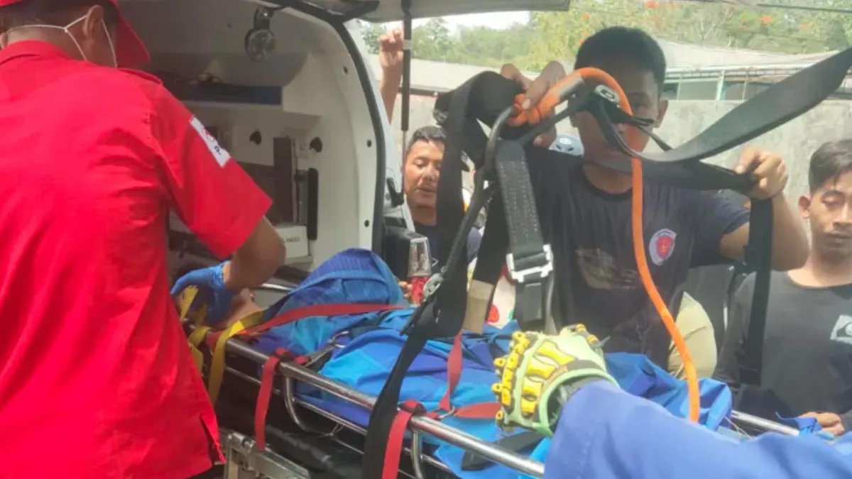 Kecelakaan Minibus di Depok: 13 Penumpang Dilarikan ke Rumah Sakit Kecelakaan Minibus di Depok: 13 Penumpang Dilarikan ke Rumah Sakit