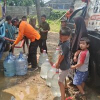 Krisis Air Bersih Dampak Fenomena El Niño di Depok dan Bojonggede Krisis Air Bersih Dampak Fenomena El Niño di Depok dan Bojonggede