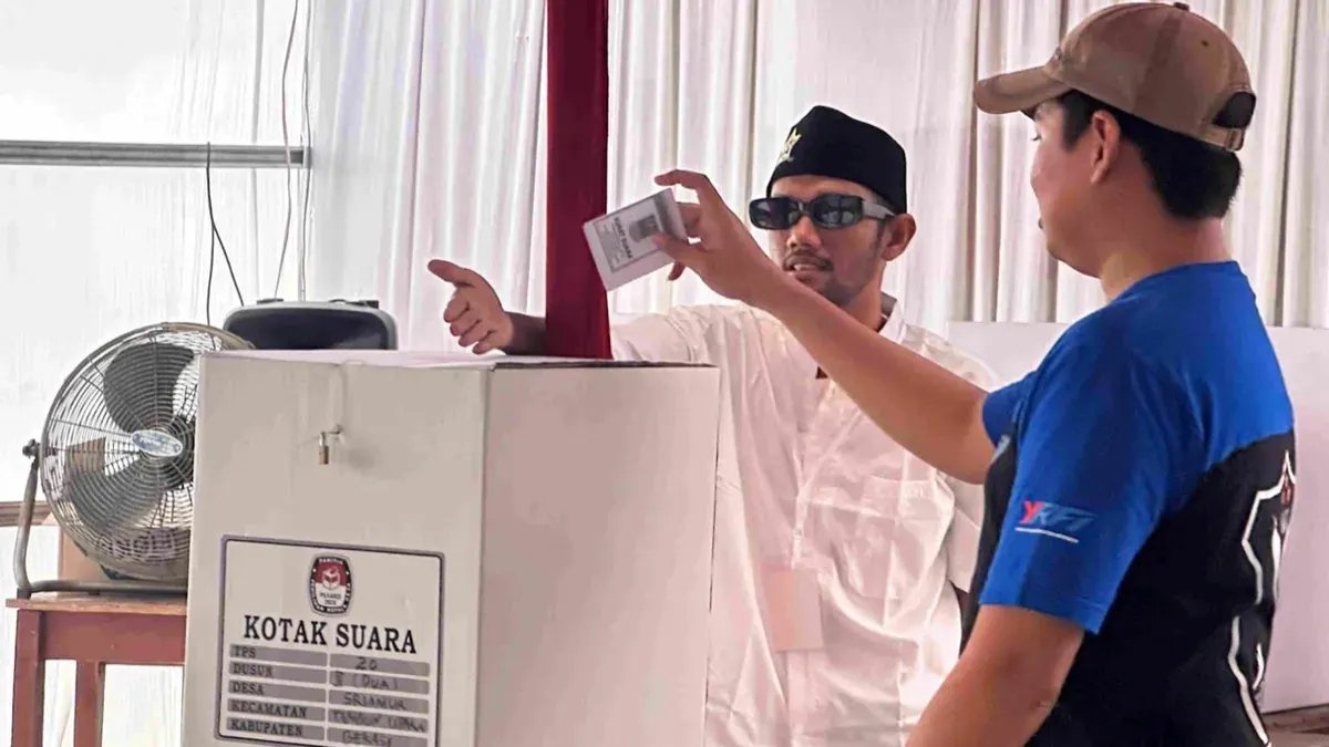 Fenomena Cuaca Tidak Menghalangi Tingginya Partisipasi Pemilih di Pilkades Bekasi 2026 Fenomena Cuaca Tidak Menghalangi Tingginya Partisipasi Pemilih di Pilkades Bekasi 2026