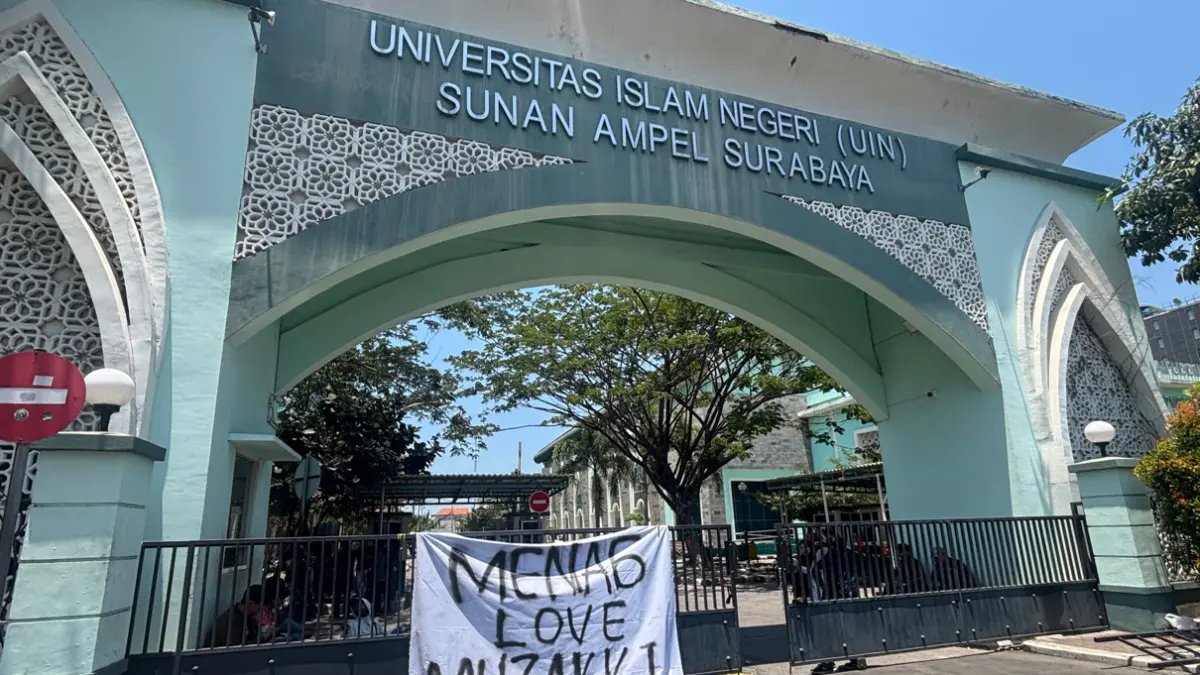 Mahasiswa UINSA Lakukan Aksi Protes Terhadap Rektor Baru Mahasiswa UINSA Lakukan Aksi Protes Terhadap Rektor Baru