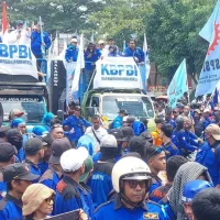 Aksi Buruh di Jakarta: Menyuarakan Tuntutan dalam Waktu Singkat