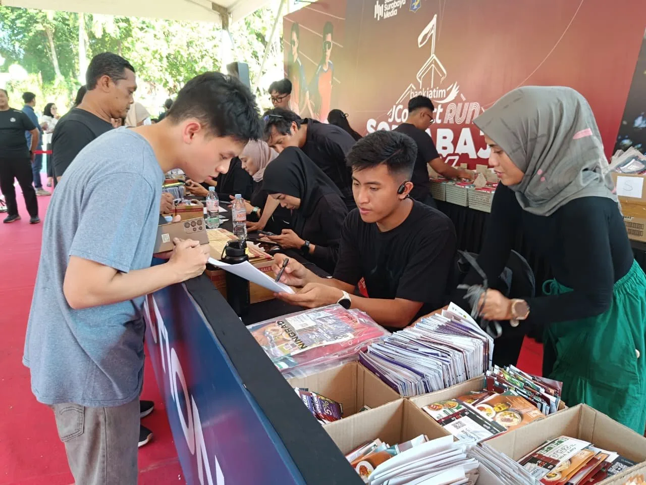 Pembagian Racepack JConnect Run Surabaya 10K Pembagian Racepack JConnect Run Surabaya 10K