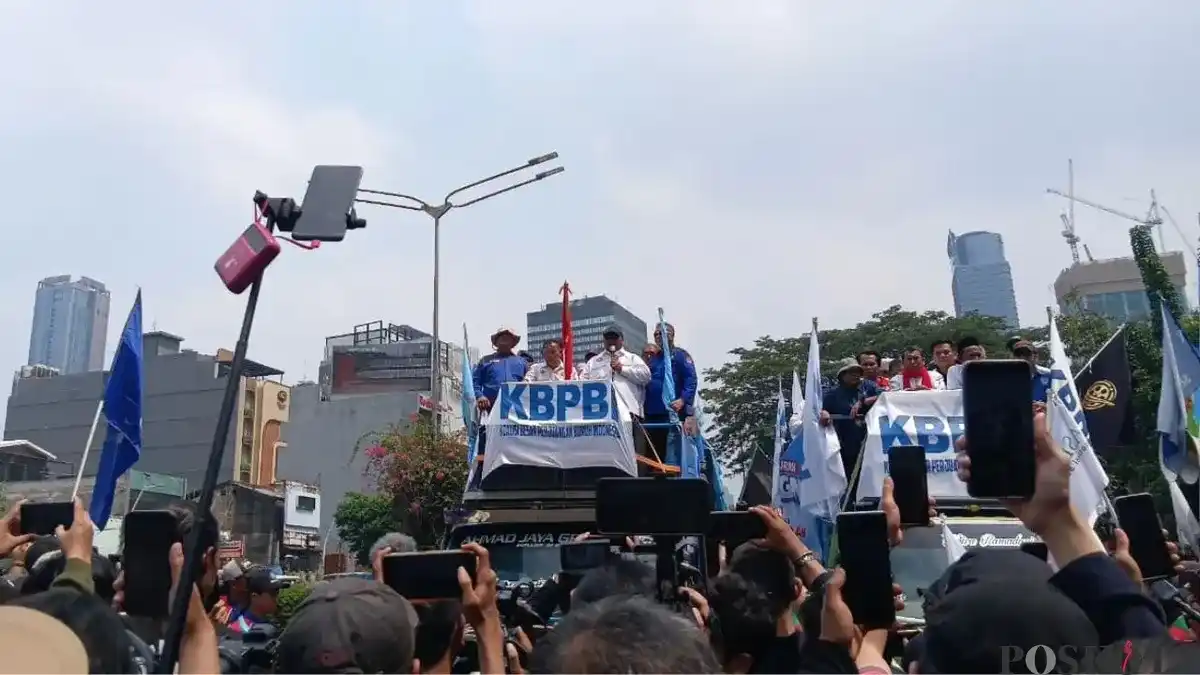 Demonstrasi Buruh di Jakarta: Penyampaian Aspirasi dan Pemantauan Lalu Lintas