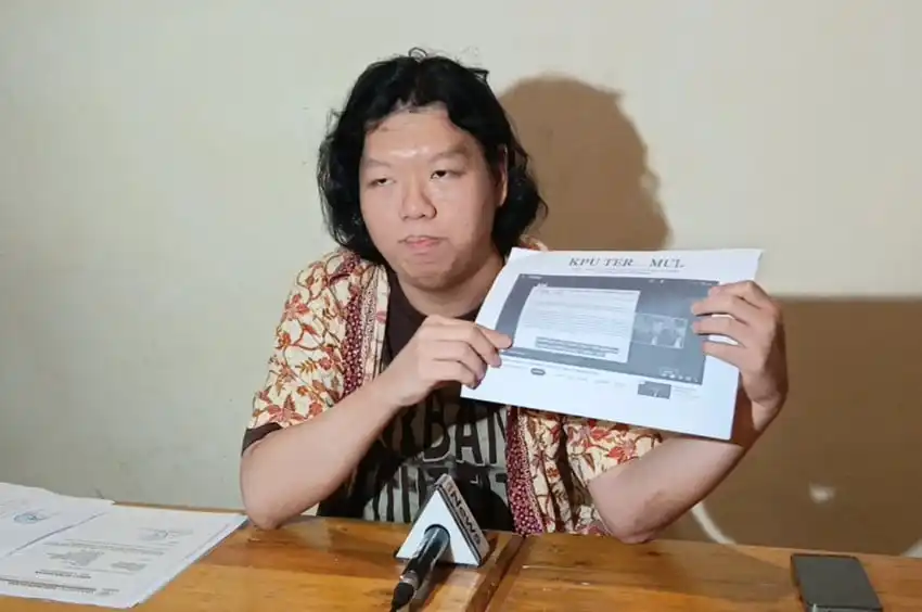 Aktivis Pertanyakan Kelengkapan Berkas Pencalonan Gibran sebagai Wakil Presiden Aktivis Pertanyakan Kelengkapan Berkas Pencalonan Gibran sebagai Wakil Presiden