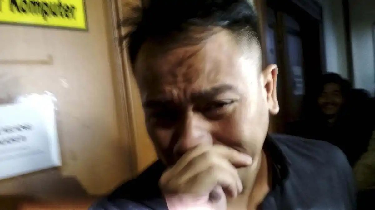 Tangis Vicky Prasetyo Setelah Dede Sunandar Tak Sadarkan Diri di Arena Tinju