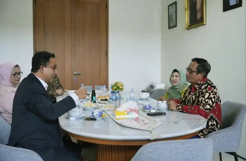 Anies dan Mahfud Bagikan Momen Silaturahmi di Sambilegi, Yogyakarta