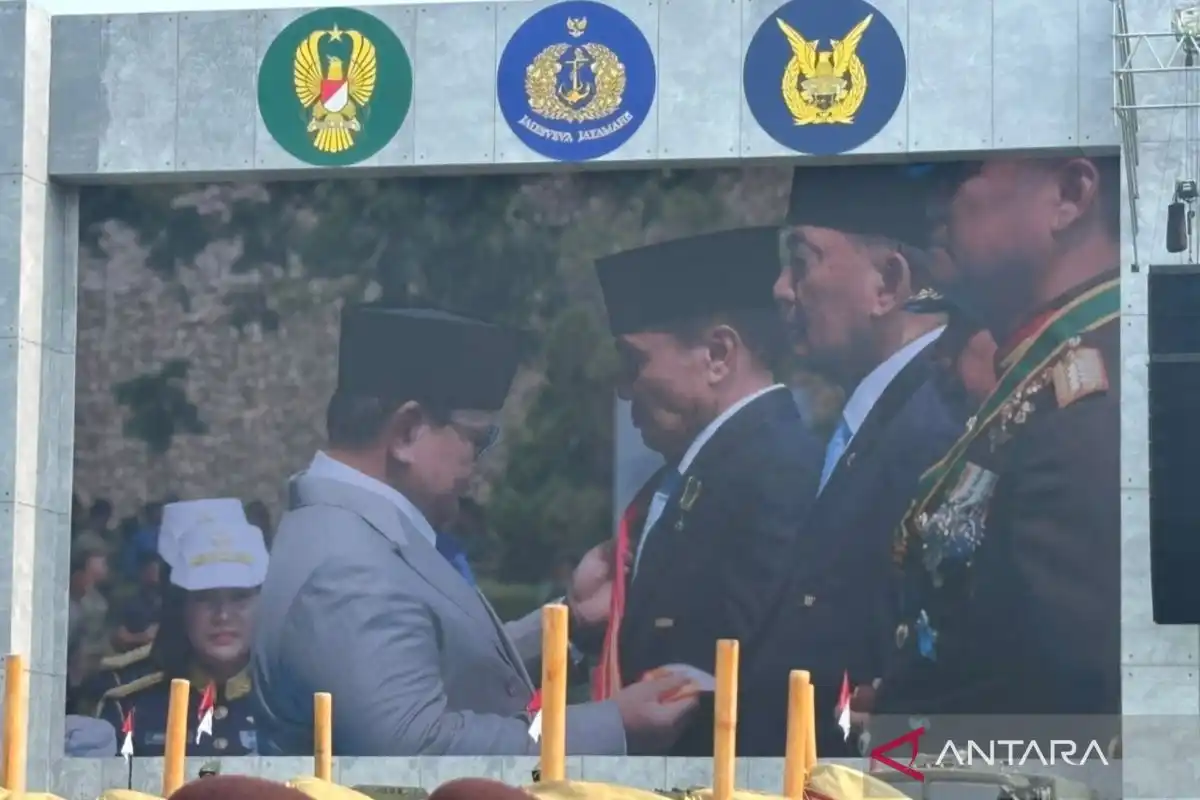 Tujuh Tokoh TNI Menerima Penghargaan Kehormatan dari Presiden Prabowo Tujuh Tokoh TNI Menerima Penghargaan Kehormatan dari Presiden Prabowo