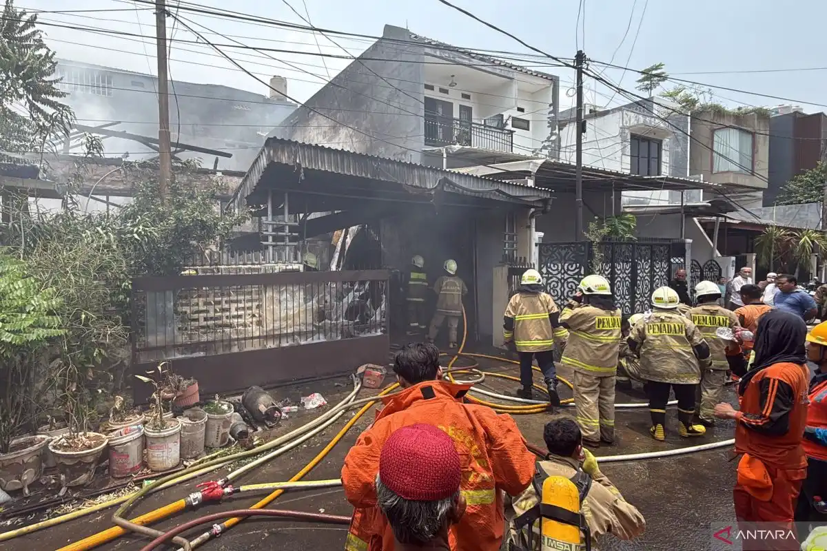 Pemadaman Kebakaran Rumah di Kayu Putih Dikerahkan 50 Personel