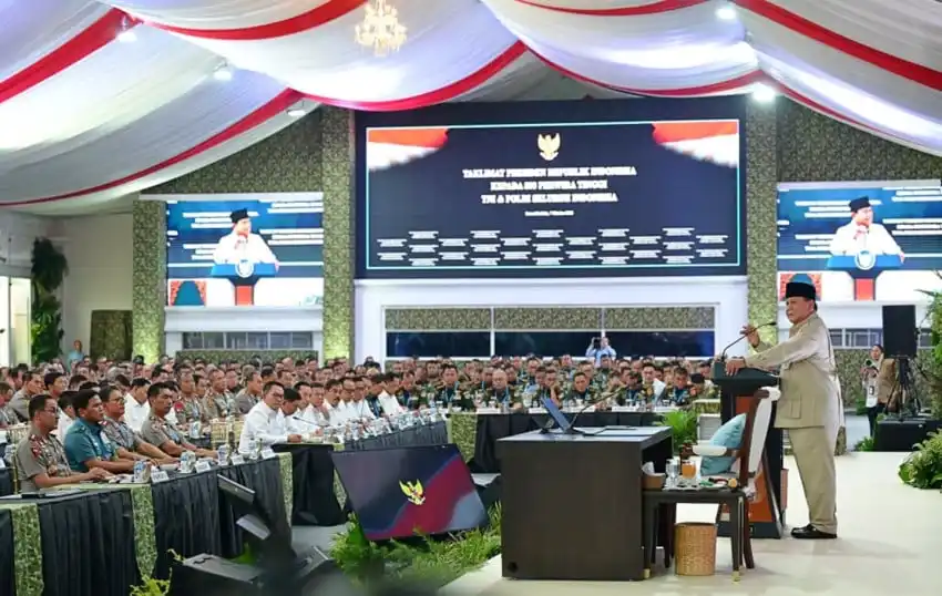 Prabowo Nyatakan Penggunaan Kacamata Bukan Persoalan bagi Calon Prajurit TNI-Polri Prabowo Nyatakan Penggunaan Kacamata Bukan Persoalan bagi Calon Prajurit TNI-Polri