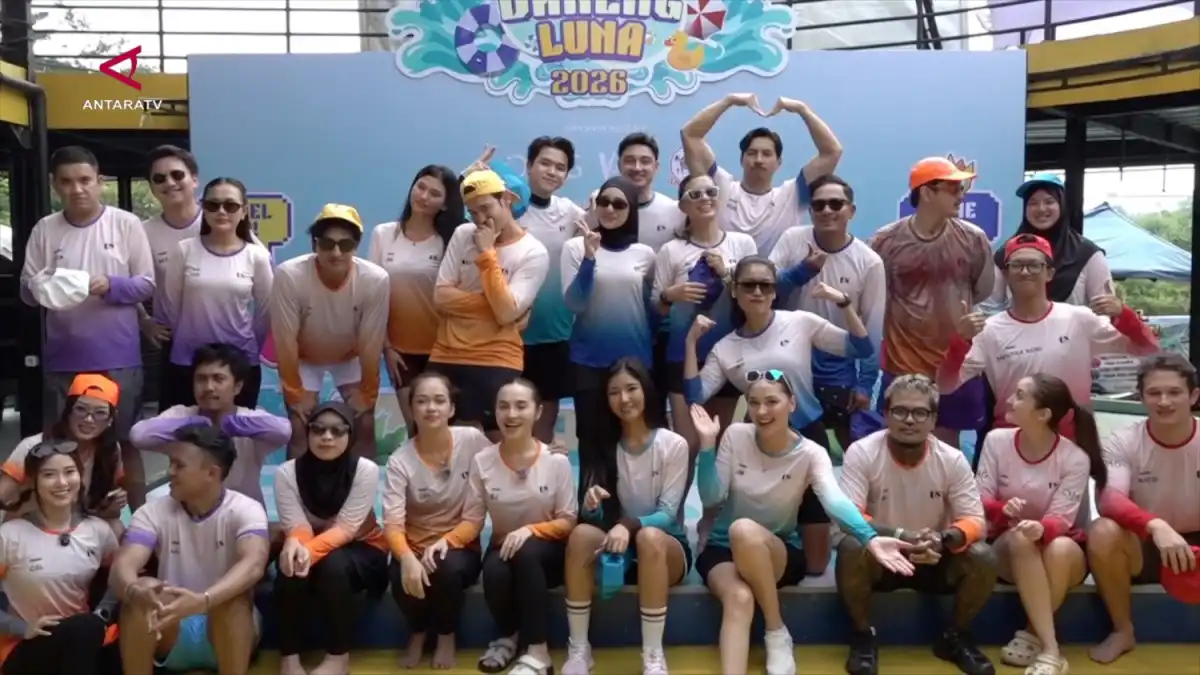 Luna Maya dan 30 Selebritas Bantu Satwa Terdampak Kebakaran Kalimantan