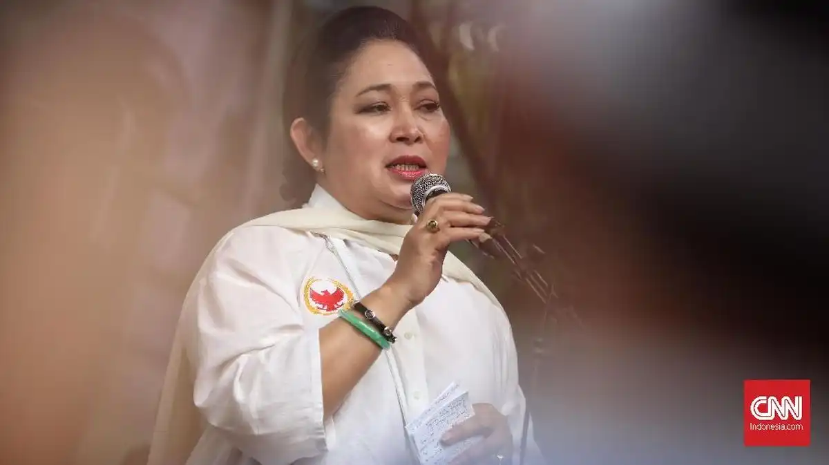 Ia menangis saat menceritakan kondisi peternak yang disebutnya terus mengalami kerugian