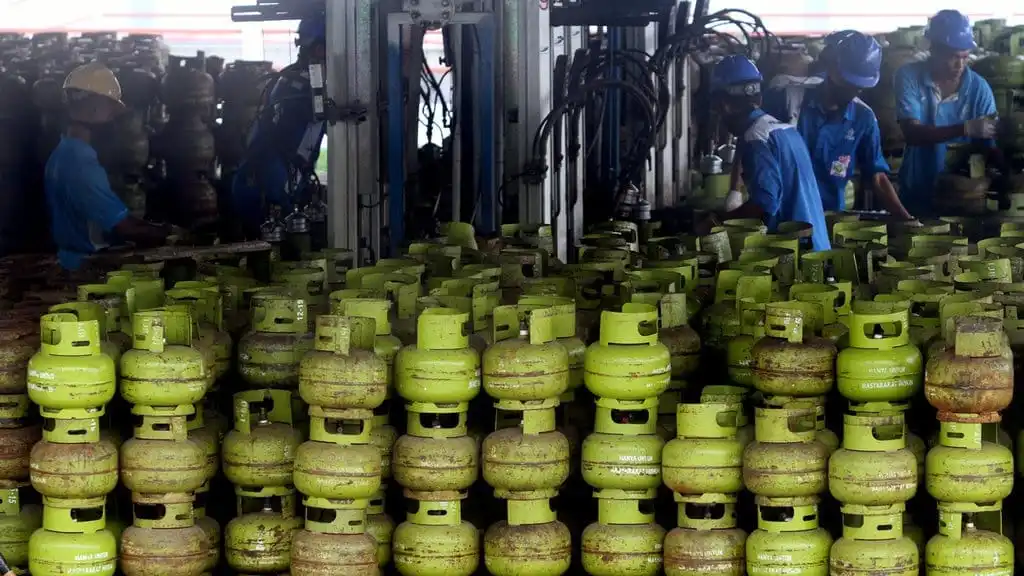 Akibatnya, ledakan gas terjadi seketika Akibatnya, ledakan gas terjadi seketika