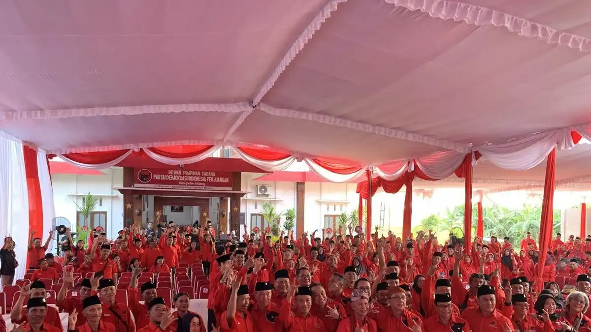 Kalau di dalam partai terjadi pertengkaran, saling memfitnah, bertikai, dan membentuk faksi-faksi, eksistensi partai akan habis Kalau di dalam partai terjadi pertengkaran, saling memfitnah, bertikai, dan membentuk faksi-faksi, eksistensi partai akan habis