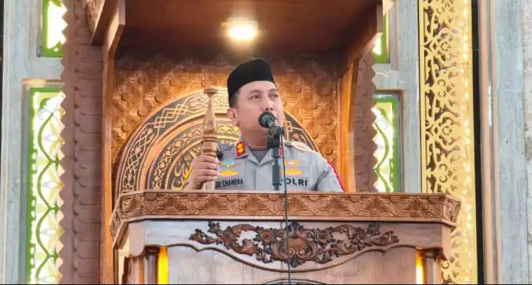 Kapolres Mempawah Sampaikan Pesan Kamtibmas dan Etika Bermedia Sosial dalam Khutbah Jumat