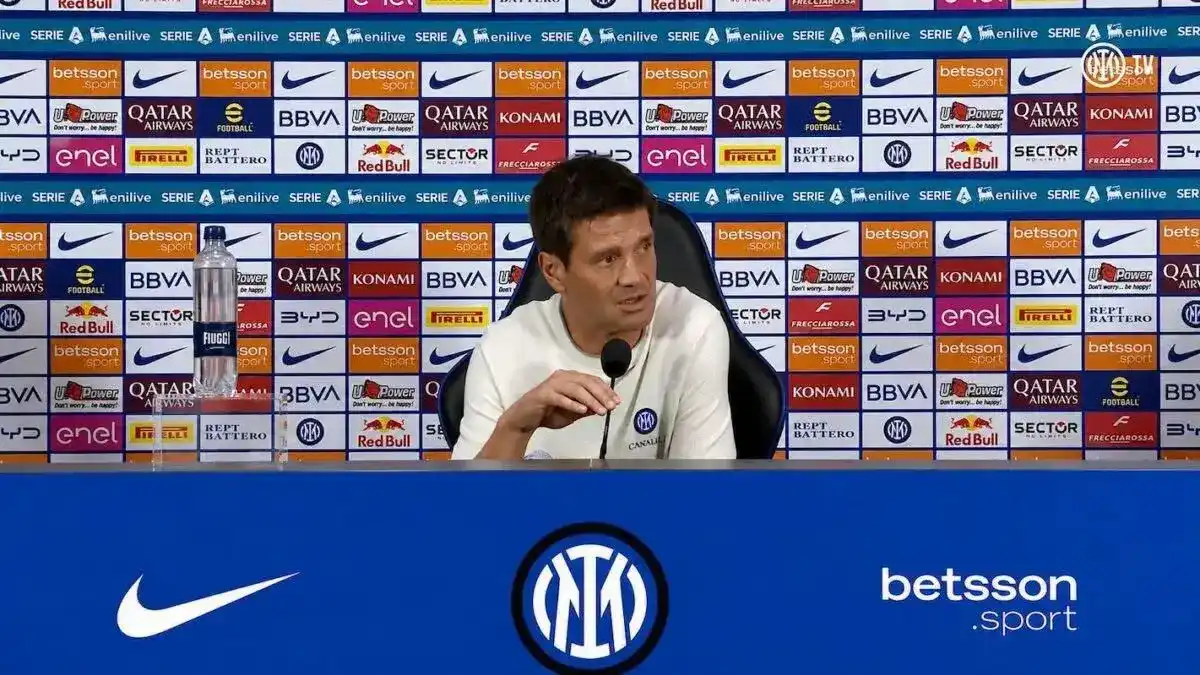 Dimarco Soroti Sisi Kontras Chivu di Inter Milan Dimarco Soroti Sisi Kontras Chivu di Inter Milan