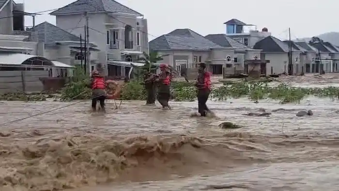 Hujan Lebat Picu Banjir di Padang, Evakuasi Warga Berlangsung di Dua Kecamatan