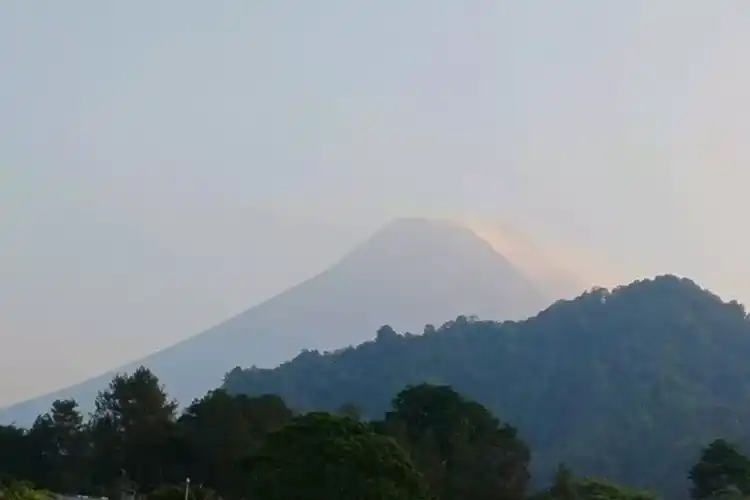 Merapi Catat Tiga Guguran Lava ke Arah Kali Krasak pada 11 Oktober 2026