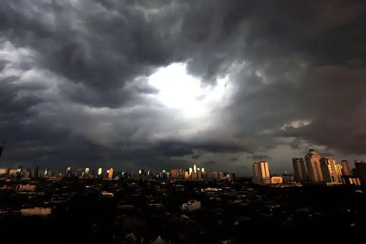 Prakiraan Cuaca Malang 11 Oktober: Cerah Berawan dengan Angin di Sejumlah Wilayah
