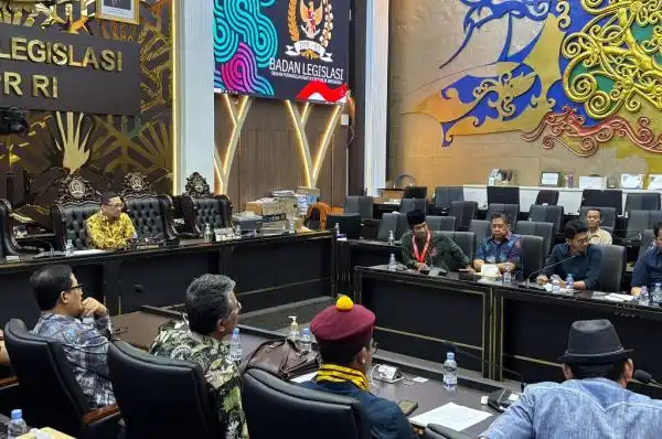 Koalisi Masyarakat Sipil Minta Fraksi Golkar Dorong Hak Angket soal Polemik Ijazah Gibran Koalisi Masyarakat Sipil Minta Fraksi Golkar Dorong Hak Angket soal Polemik Ijazah Gibran