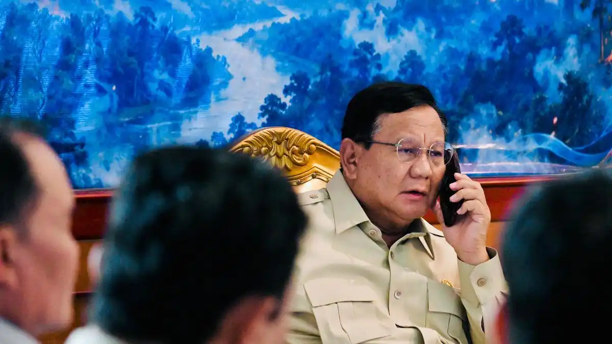 Prabowo Minta Penanganan Karhutla di Enam Provinsi Dipercepat Prabowo Minta Penanganan Karhutla di Enam Provinsi Dipercepat