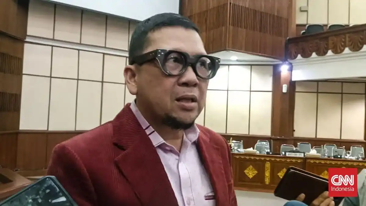 Doli Kurnia Minta KPU Ungkap Polemik Pasal Pencalonan Gibran Doli Kurnia Minta KPU Ungkap Polemik Pasal Pencalonan Gibran