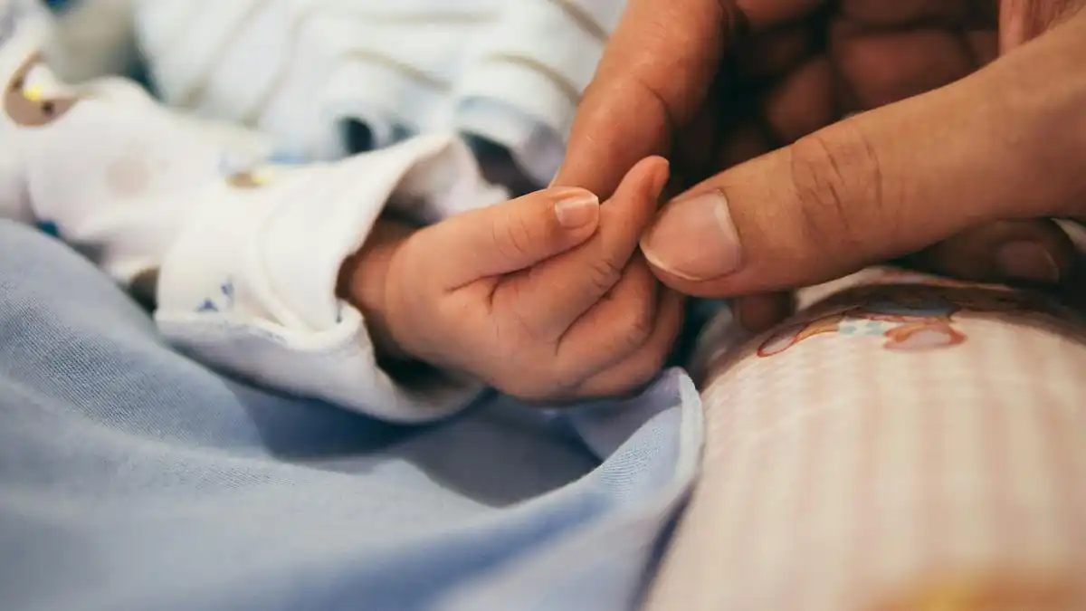 Bayi 28 Hari Meninggal Setelah Dirawat, Dugaan Pemberian Telur Mentah Disorot Bayi 28 Hari Meninggal Setelah Dirawat, Dugaan Pemberian Telur Mentah Disorot