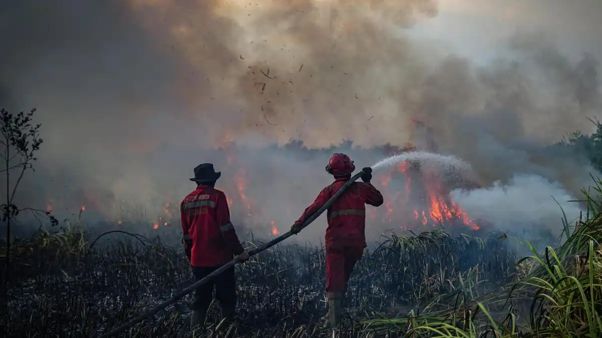 Uji Teknologi Dry Ice untuk Mengurai Kabut Asap Karhutla Sumatera Selatan