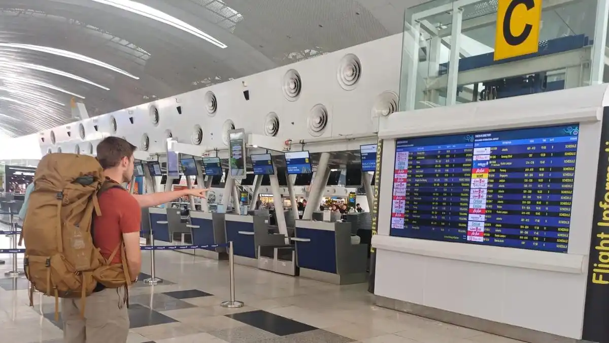 Kabut Asap Karhutla Ganggu Operasional Bandara Kualanamu, Tujuh Penerbangan Tertunda Kabut Asap Karhutla Ganggu Operasional Bandara Kualanamu, Tujuh Penerbangan Tertunda