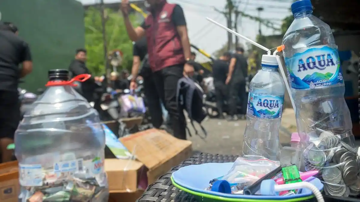 Penggerebekan di Rama Plaza Bekasi Amankan Sembilan Orang dan Belasan Barang Bukti